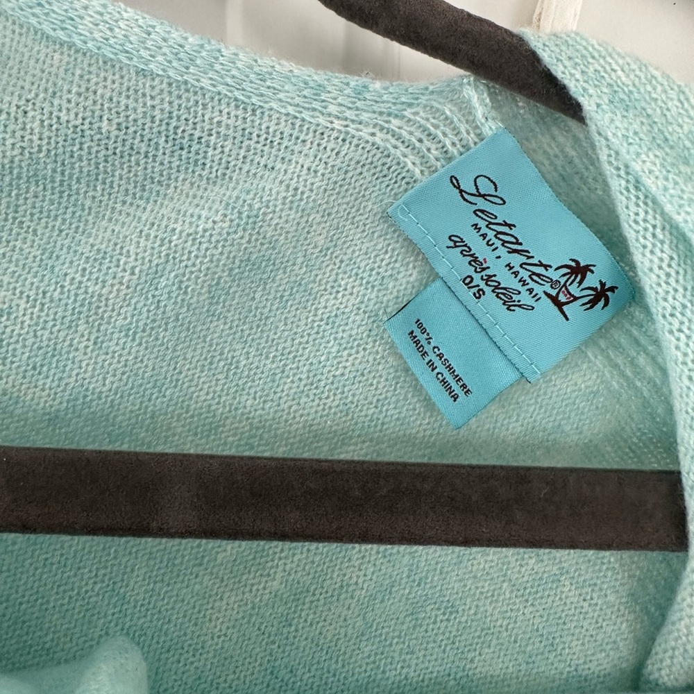 Soft cashmere Infiniti wrap - Picture 2 of 3